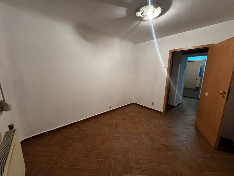 Apartament 4 camere, decomandat, 85,21mp, cartier Rovine,  zona Dezrobirii