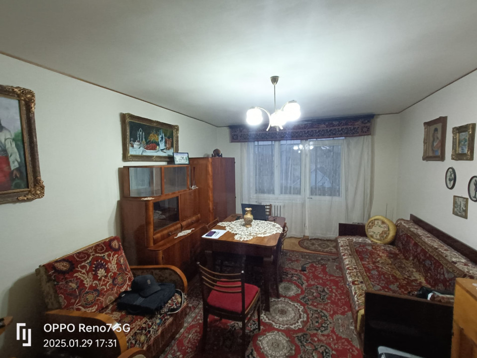 Apartament cu 3 camere de vânzare, cartier Rodnei bloc din cărămidă