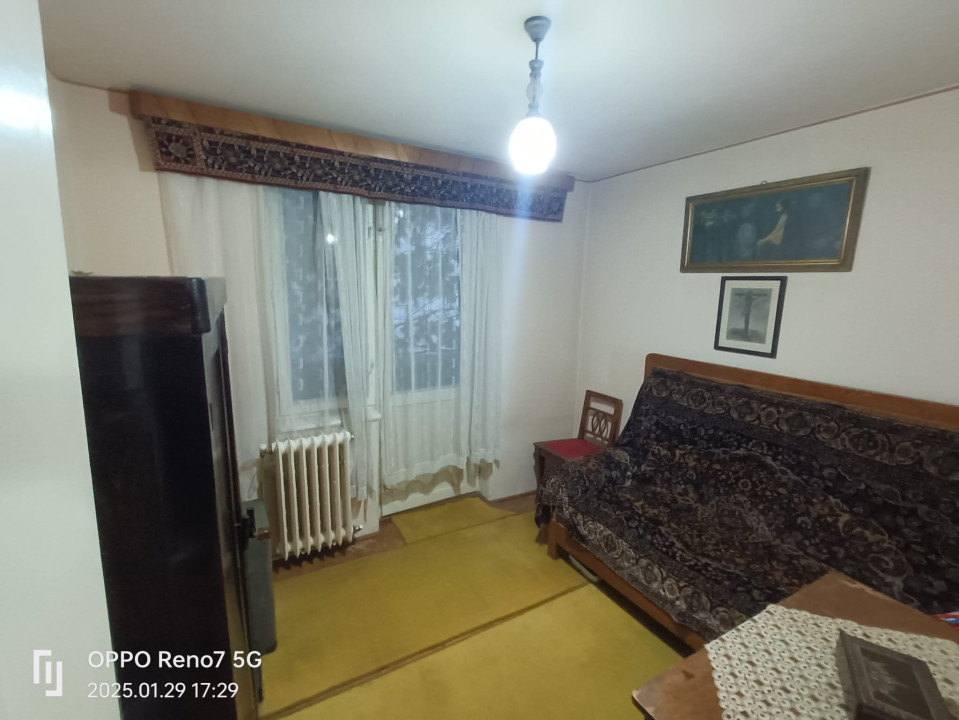 Apartament cu 3 camere de vânzare, cartier Rodnei bloc din cărămidă