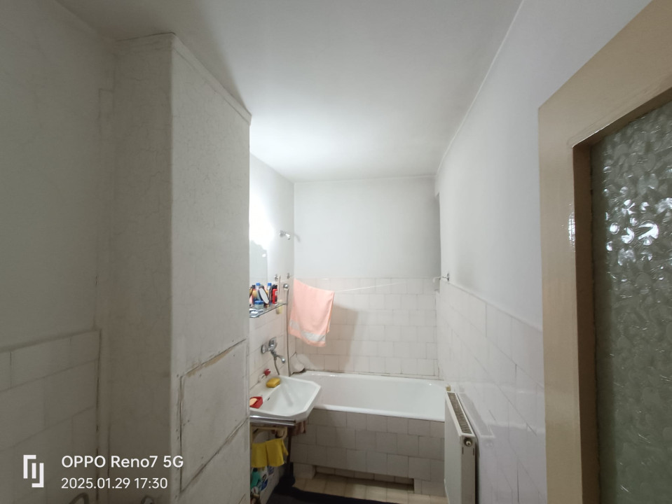 Apartament cu 3 camere de vânzare, cartier Rodnei bloc din cărămidă