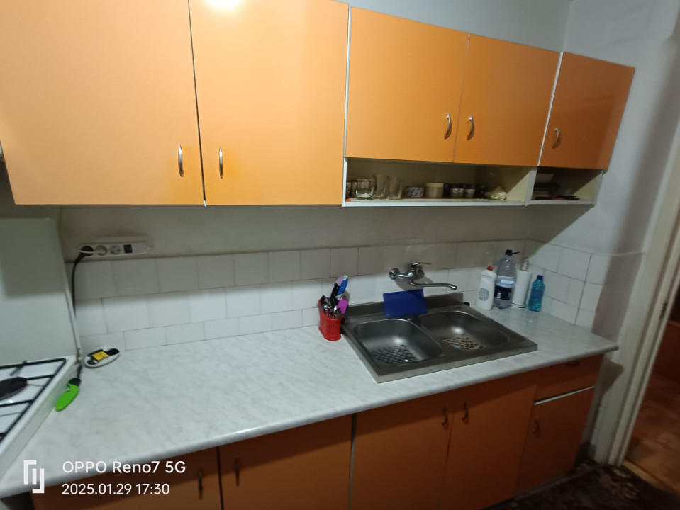 Apartament cu 3 camere de vânzare, cartier Rodnei bloc din cărămidă