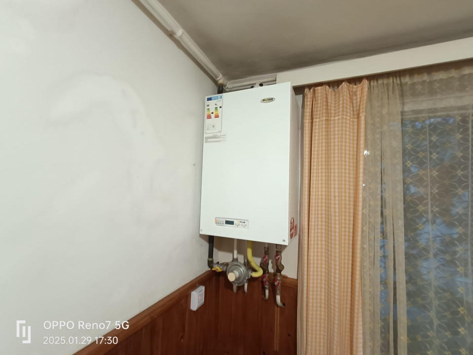 Apartament cu 3 camere de vânzare, cartier Rodnei bloc din cărămidă