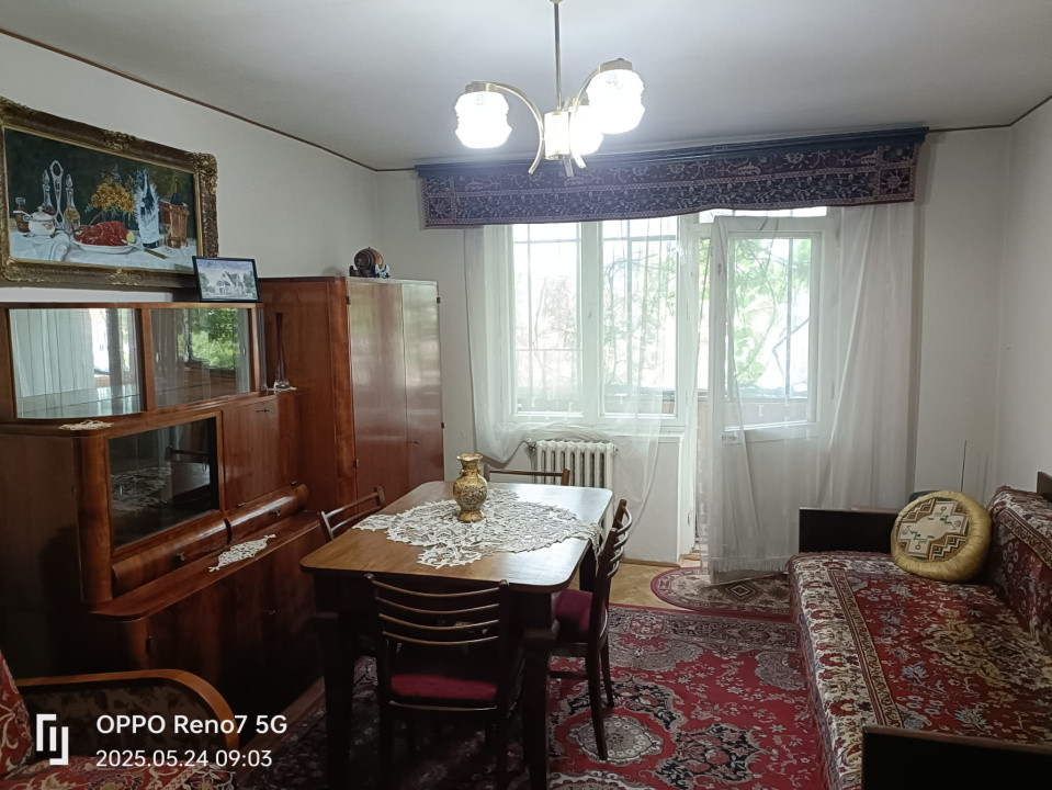Apartament cu 3 camere de vânzare, cartier Rodnei bloc din cărămidă