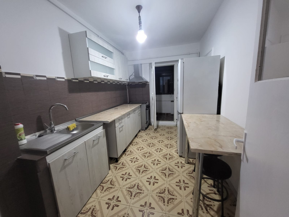 Apartament 2 camere, decomandat, 57 mp, cartierul Rovine, zona posta