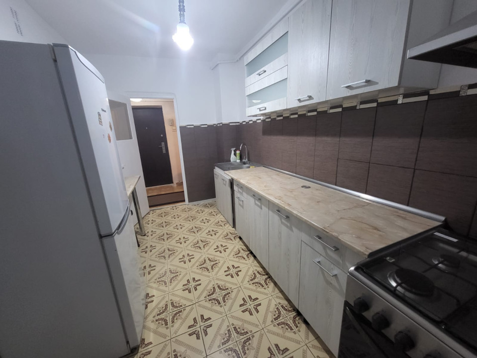 Apartament 2 camere, decomandat, 57 mp, cartierul Rovine, zona posta