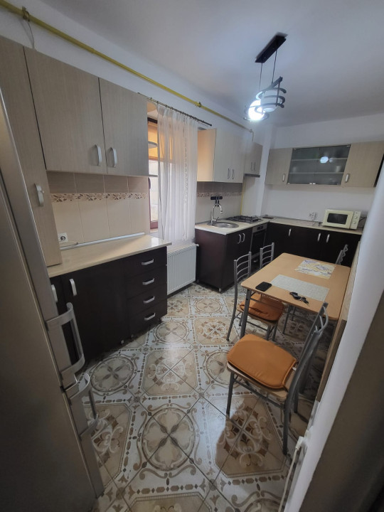 Apartament 2 camere, decomandat, 60 mp, cartier George Enescu, Zona Profi