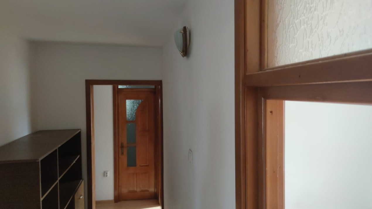 Apartament 4 camere, de închiriat