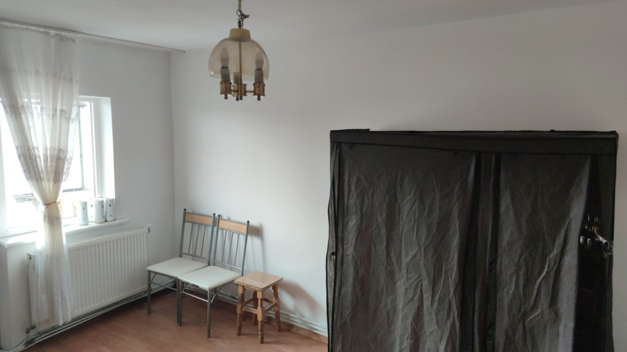 Apartament 4 camere, de închiriat