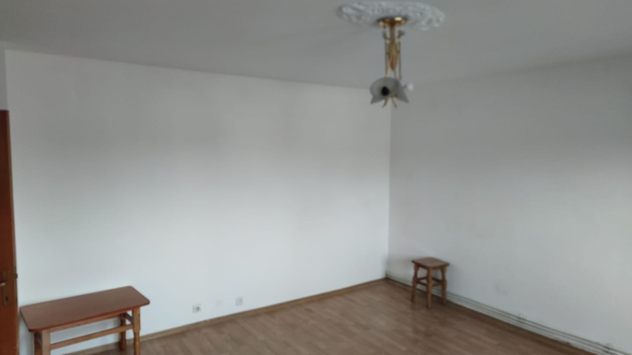 Apartament 4 camere, de închiriat