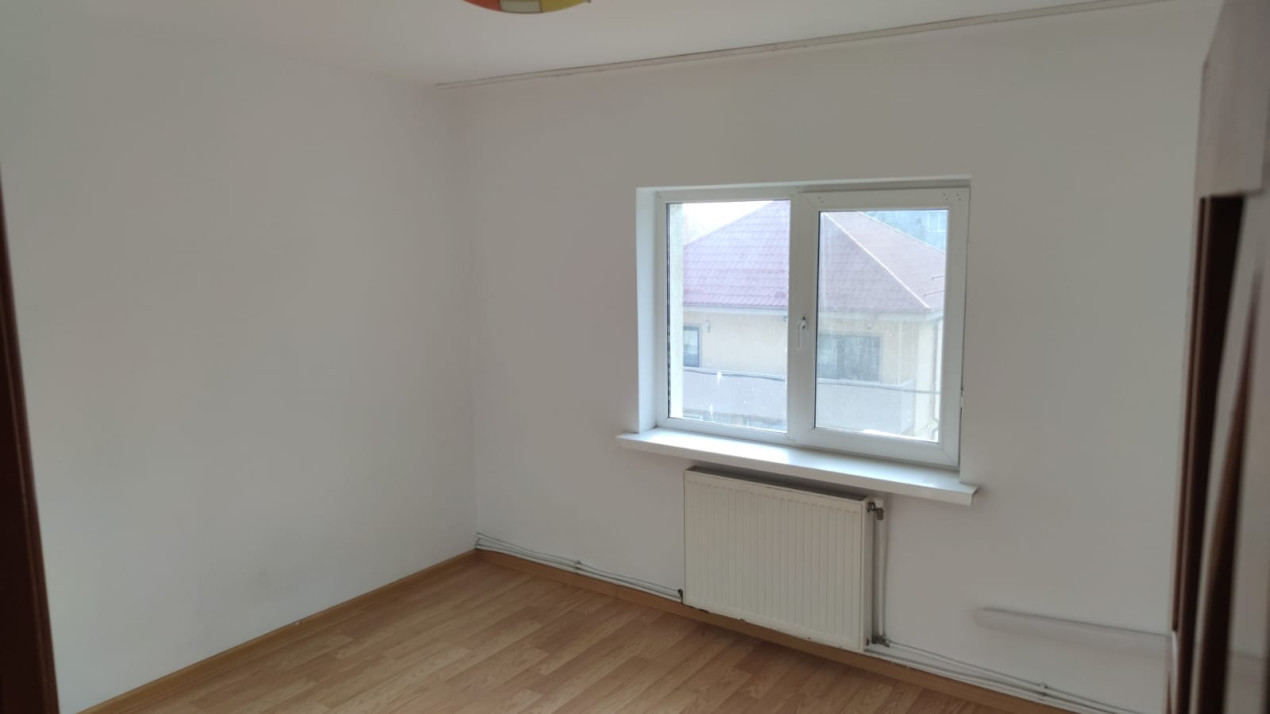 Apartament 4 camere, de închiriat