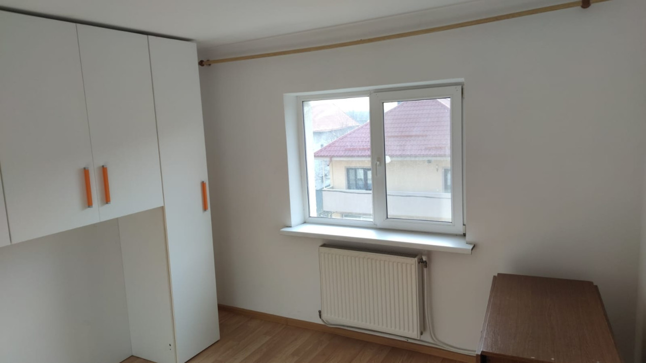 Apartament 4 camere, de închiriat