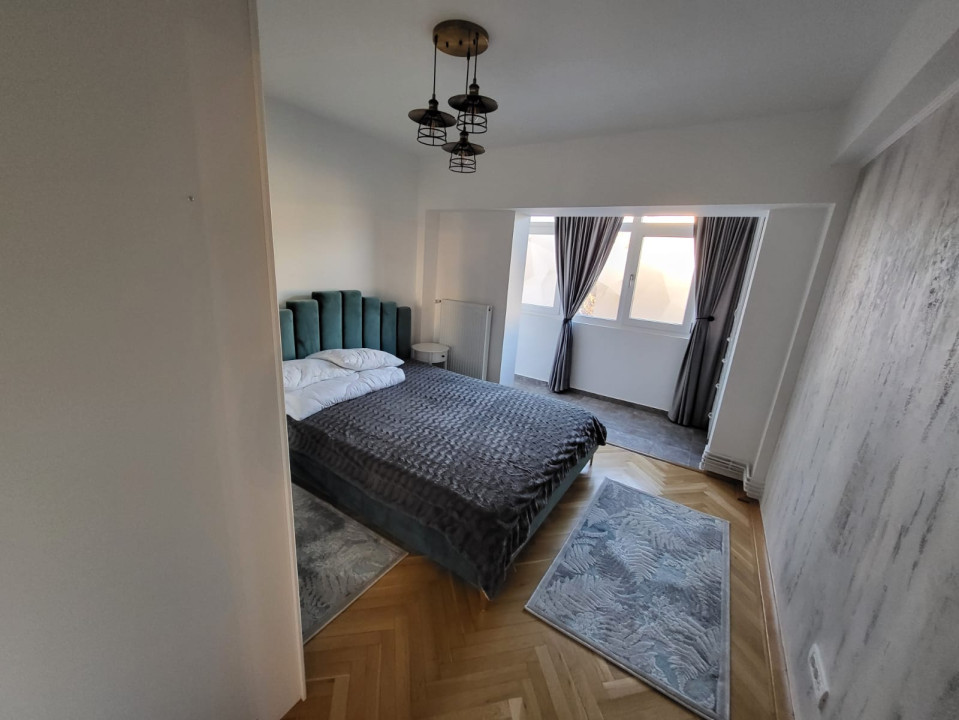 Apartament 3 camere, semidecomdat, zona Centru