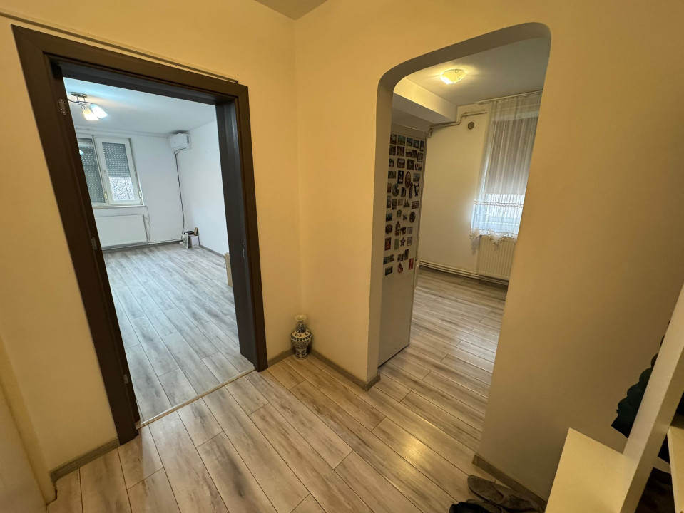 Apartament 3 camere, semidecomandat, 65.9mp, cartier  Gara