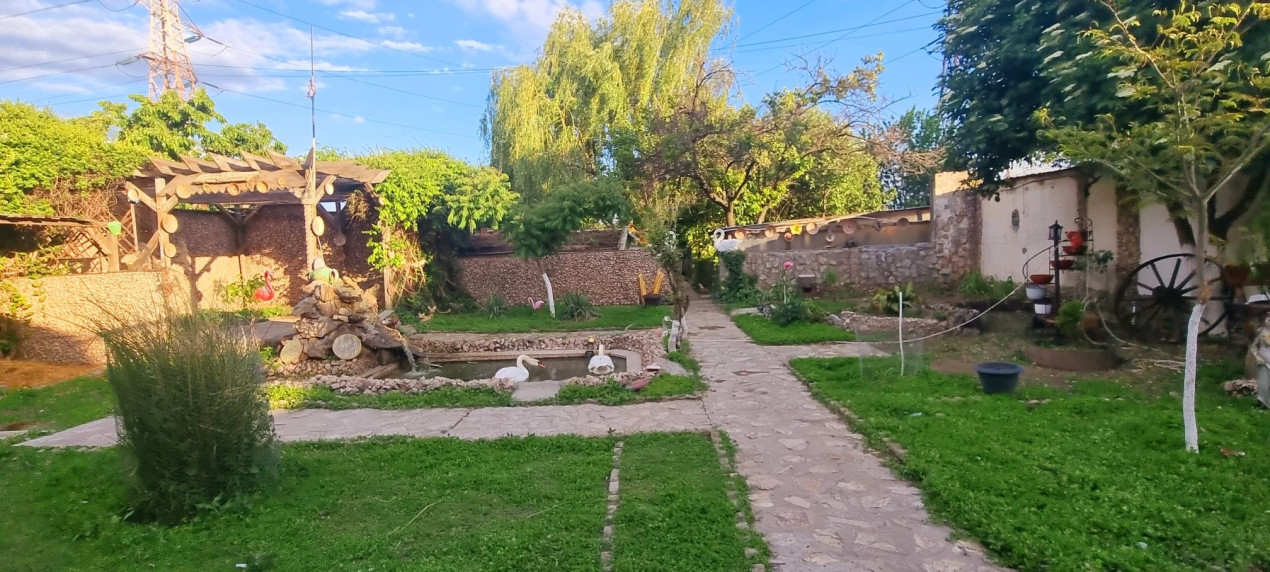 Casă parter cu teren de 1400 mp în Bariera Vâlcii aproape de drumul expres
