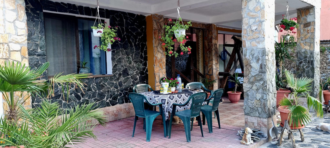 Casă parter cu teren de 1400 mp în Bariera Vâlcii aproape de drumul expres