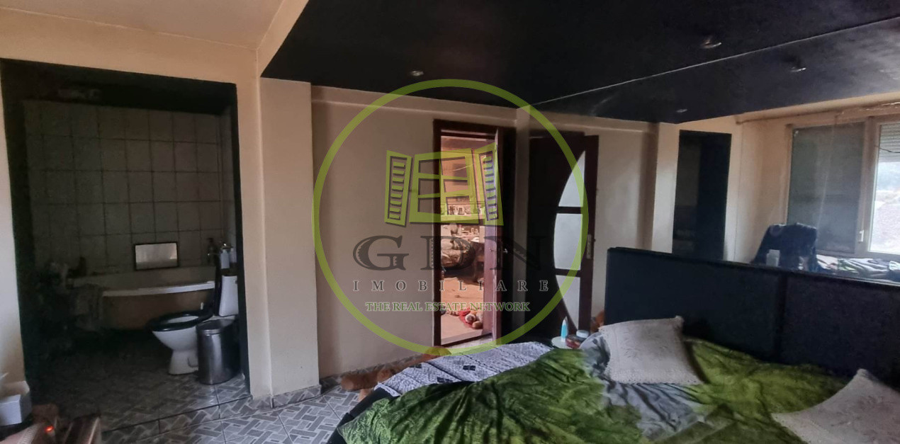 Casă parter cu teren de 1400 mp în Bariera Vâlcii aproape de drumul expres