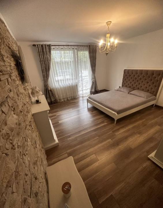 De vânzare apartament cu garaj și loc de parcare