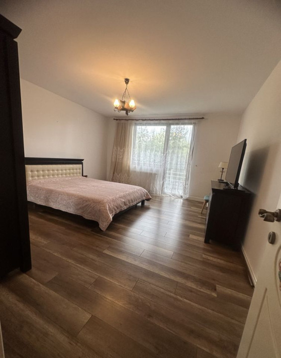 De vânzare apartament cu garaj și loc de parcare