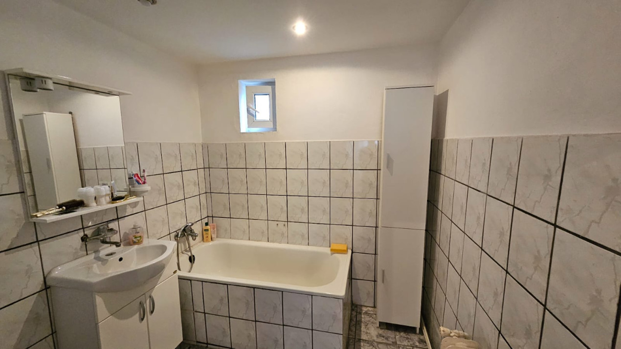 Vanzare  casa 5 camere ,suprafata utila totala 600 mp Turnisor