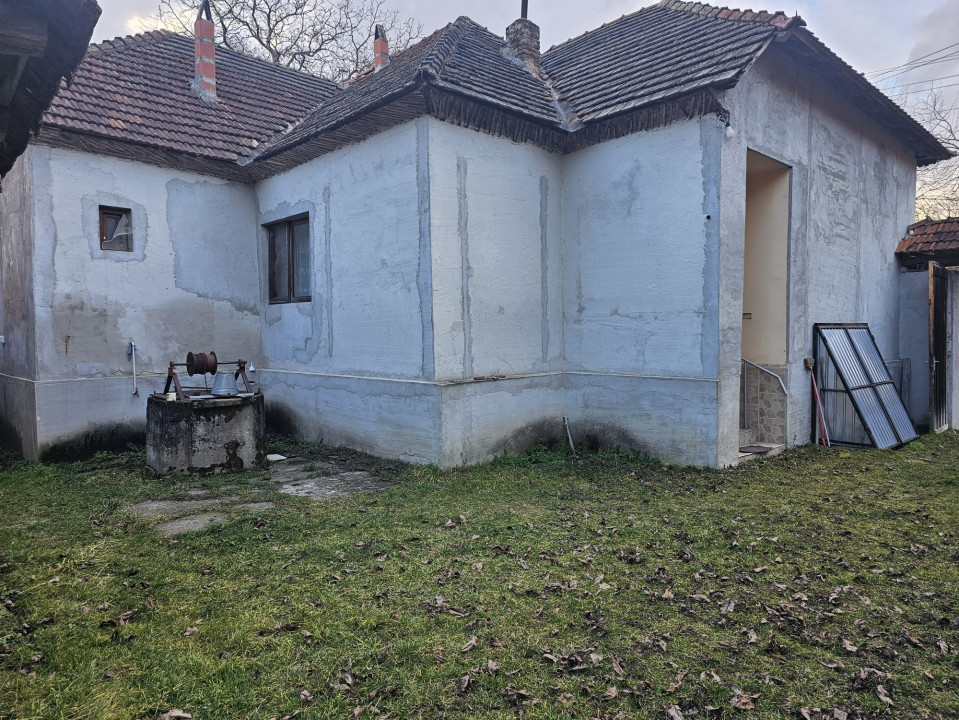 Casă cu 4 camere, suprafață 110 mp + teren 2.200 mp, Vărzarii de Jos