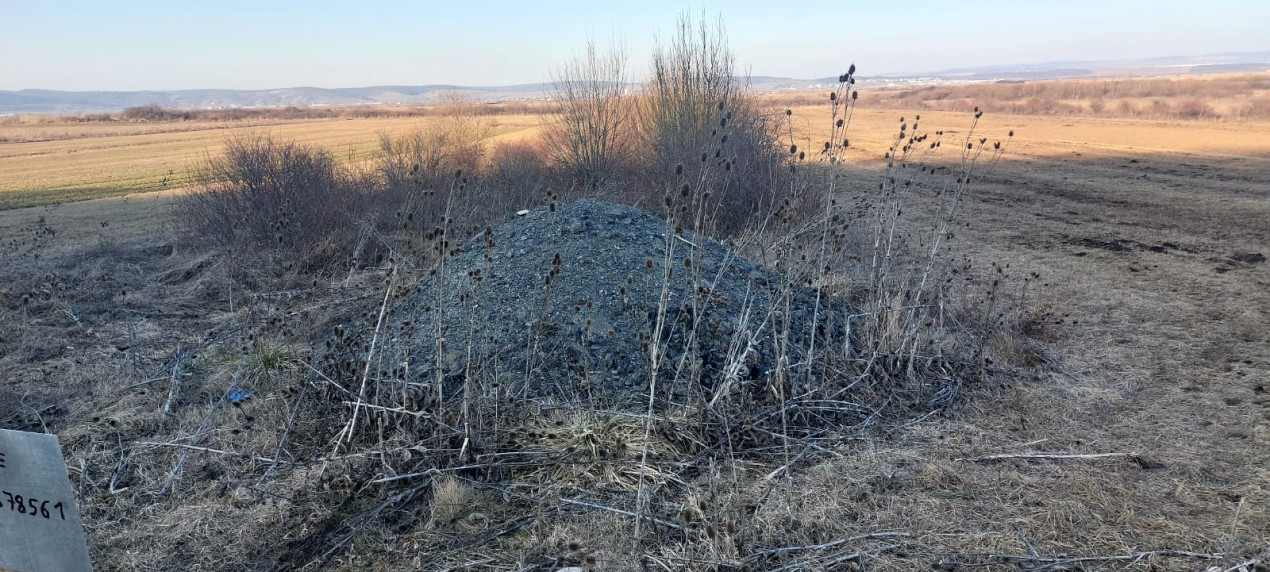 Teren de 1700mp cu deschidere de 8mp la  drumul judetean intre Poplaca si Orlat