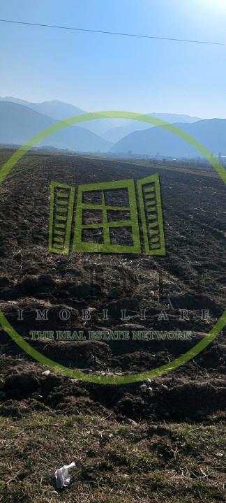 Teren cu suprafata de 1569mp, cu deschidere la drumul national in Gura Raului