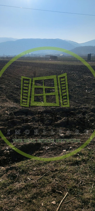 Teren cu suprafata de 1569mp, cu deschidere la drumul national in Gura Raului