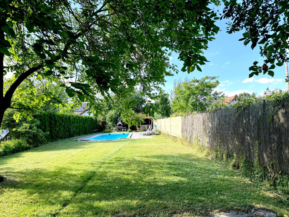 Casa de vanzare - cu piscina