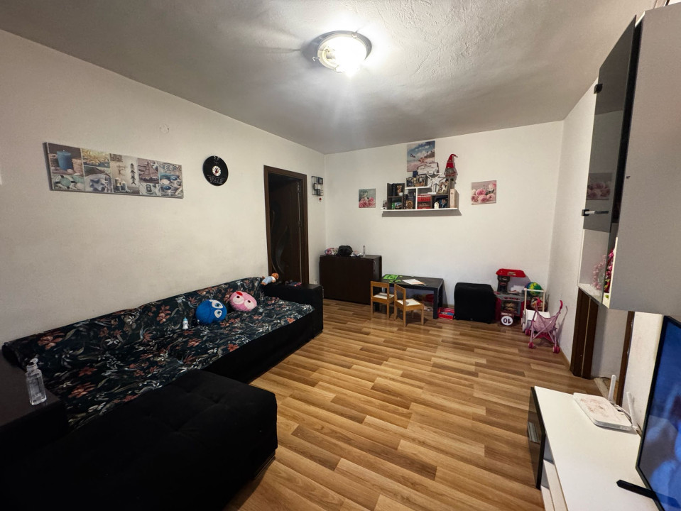 Apartament 3 camere, semidecomandat, 56,4 mp, cartier 1 Mai, zona Insula.