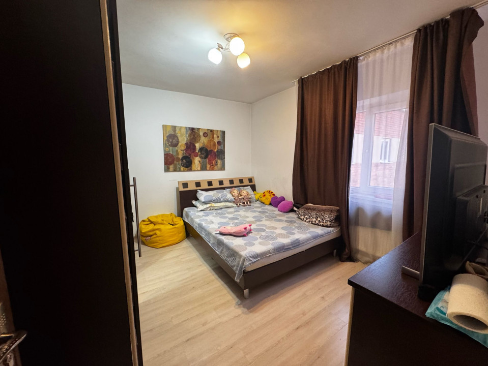 Apartament 3 camere, semidecomandat, 56,4 mp, cartier 1 Mai, zona Insula.