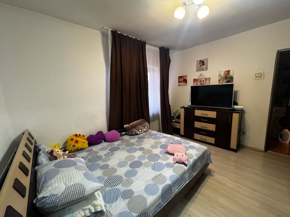 Apartament 3 camere, semidecomandat, 56,4 mp, cartier 1 Mai, zona Insula.