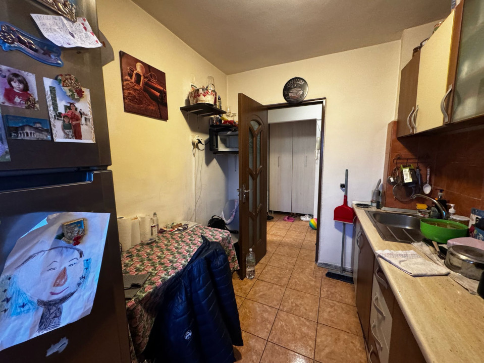 Apartament 3 camere, semidecomandat, 56,4 mp, cartier 1 Mai, zona Insula.