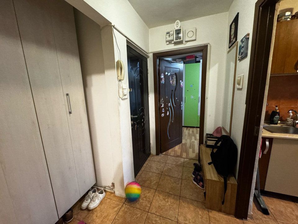 Apartament 3 camere, semidecomandat, 56,4 mp, cartier 1 Mai, zona Insula.