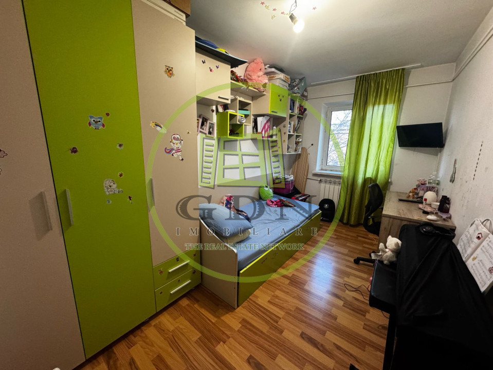 Apartament 3 camere, semidecomandat, 56,4 mp, cartier 1 Mai, zona Insula.