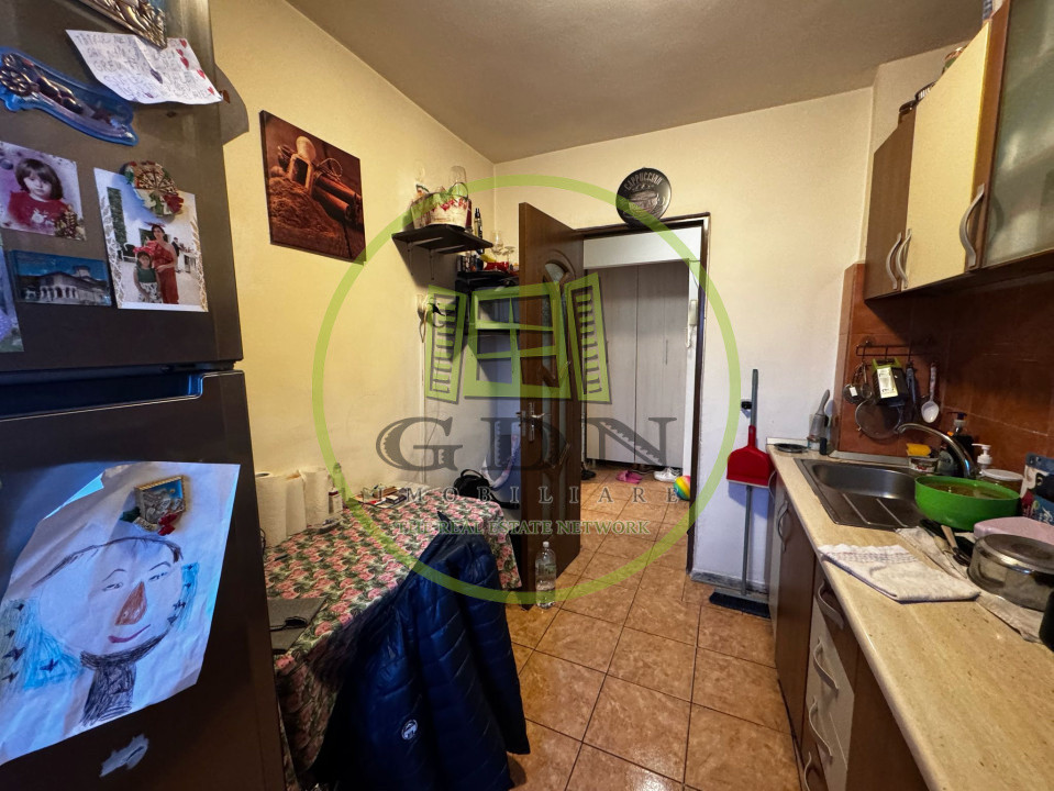 Apartament 3 camere, semidecomandat, 56,4 mp, cartier 1 Mai, zona Insula.