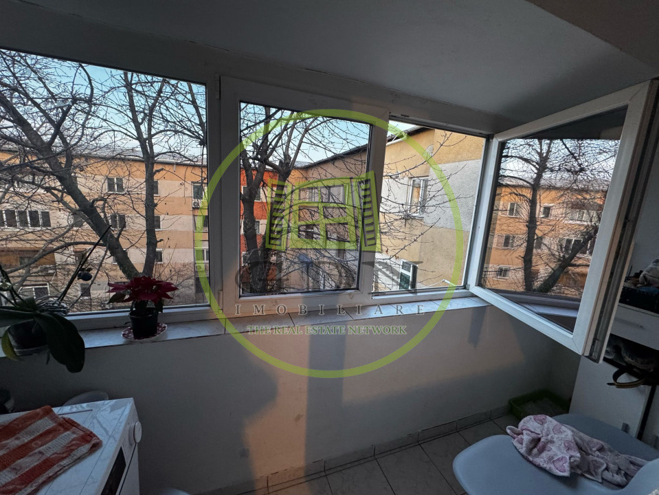 Apartament 3 camere, semidecomandat, 56,4 mp, cartier 1 Mai, zona Insula.