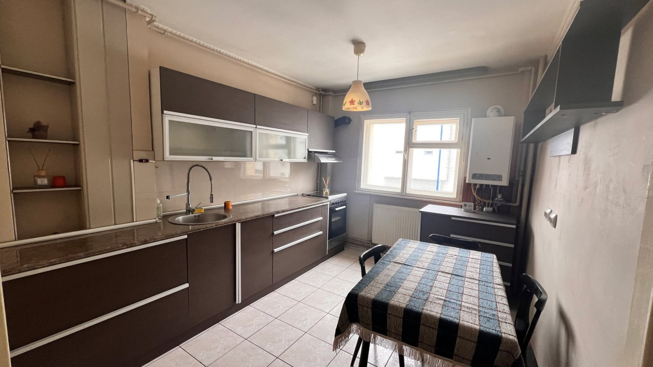 Apartament 3 Camere etaj 2/6 | Parcare + Boxă | Zona Gării 