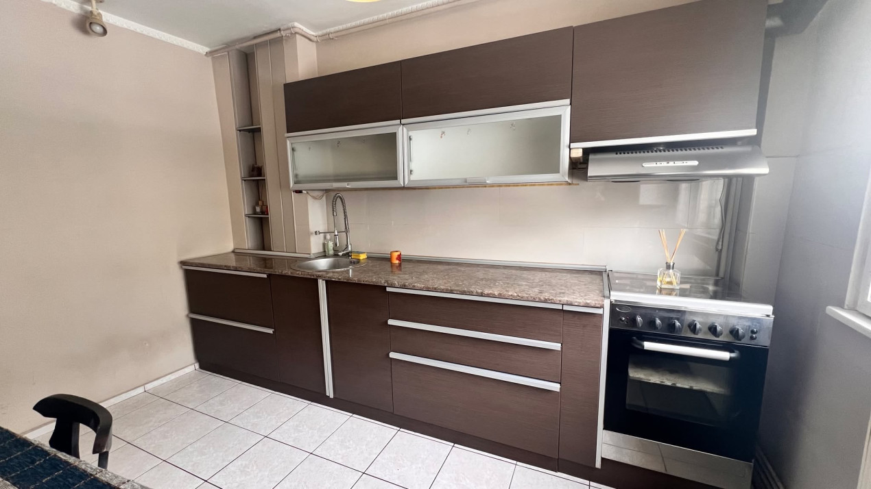 Apartament 3 Camere etaj 2/6 | Parcare + Boxă | Zona Gării 