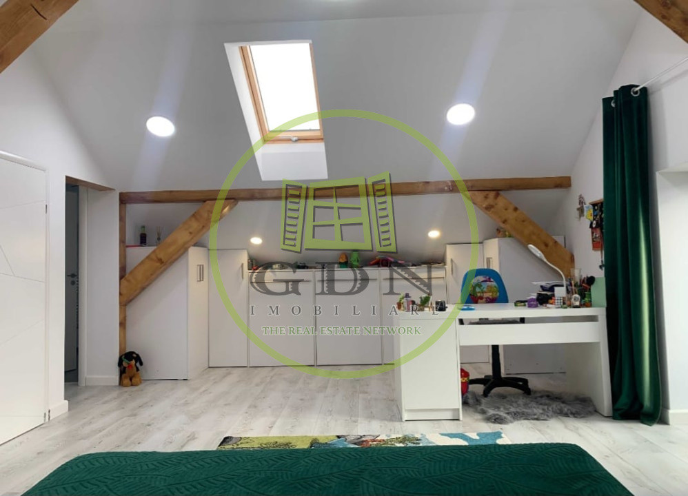 Proprietate 5 camere, suprafata  totala 600mp,oferita spre vanzare in Sura Mica.