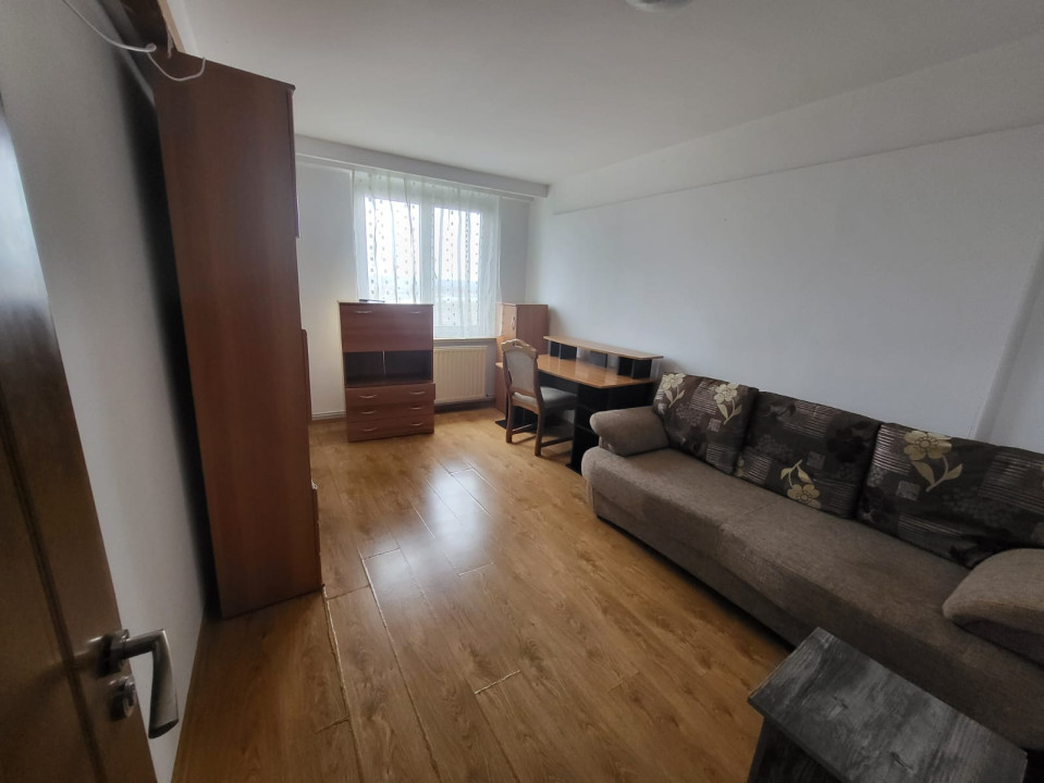 Apartament 4 camere, decomandat, 150 mp, cartier Craiovița Nouă, zona Promenada