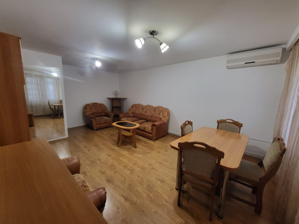 Apartament 4 camere, decomandat, 150 mp, cartier Craiovița Nouă, zona Promenada