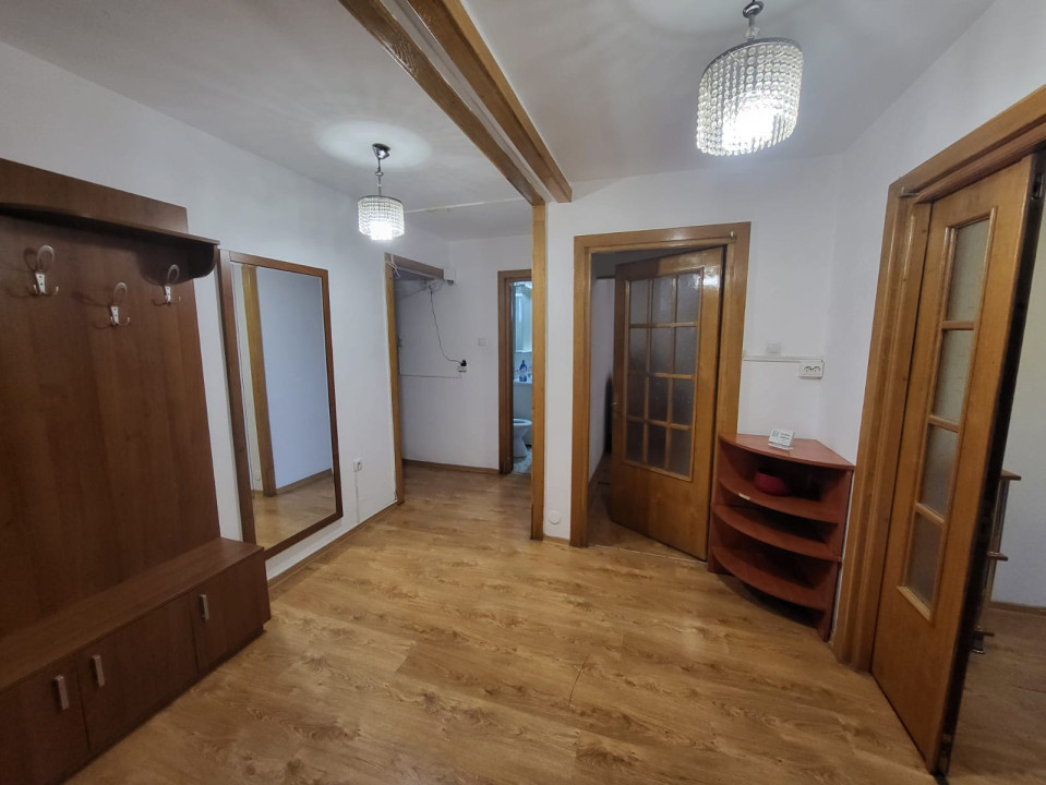 Apartament 4 camere, decomandat, 150 mp, cartier Craiovița Nouă, zona Promenada