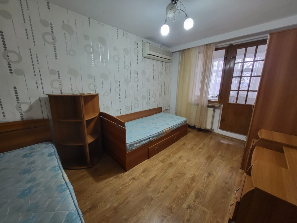 Apartament 4 camere, decomandat, 150 mp, cartier Craiovița Nouă, zona Promenada