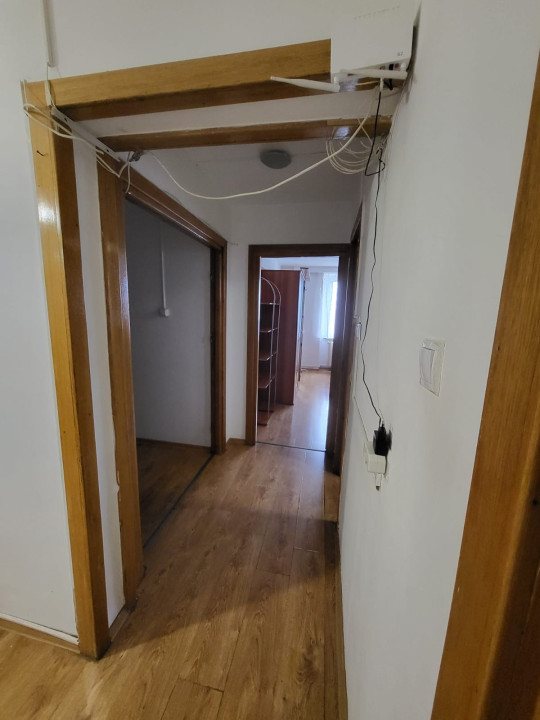 Apartament 4 camere, decomandat, 150 mp, cartier Craiovița Nouă, zona Promenada