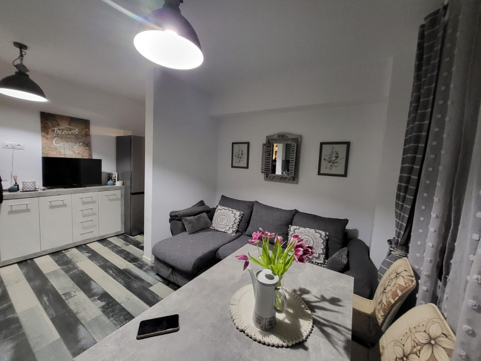 Apartament 2 camere, semidecomandat, 52 mp, cartier 1 mai, zona Liceu Vuia