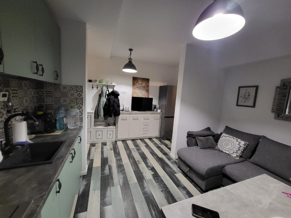 Apartament 2 camere, semidecomandat, 52 mp, cartier 1 mai, zona Liceu Vuia