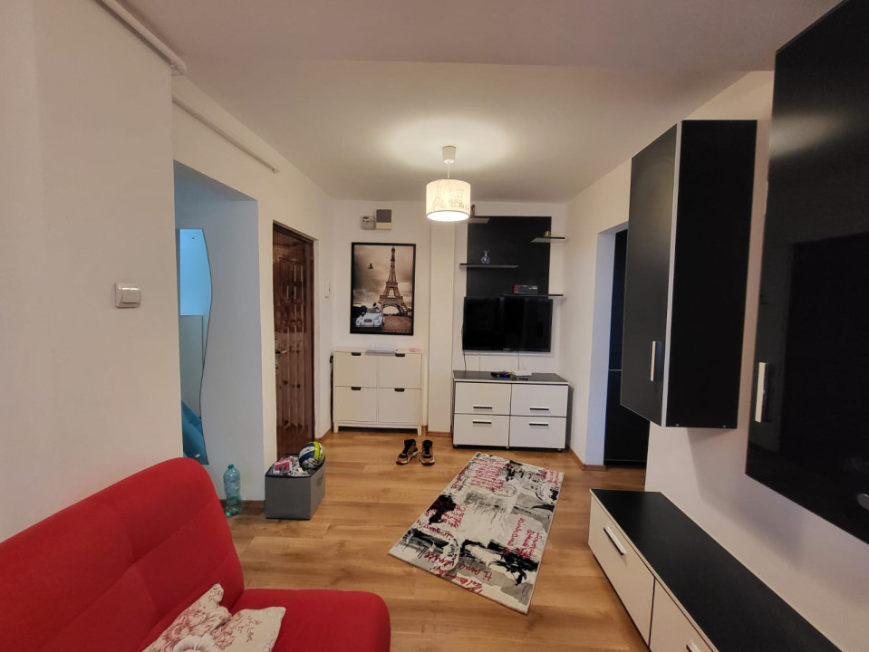 Apartament 3 camere, semidecomandat, 54 mp, zona Liceul Pedagogic