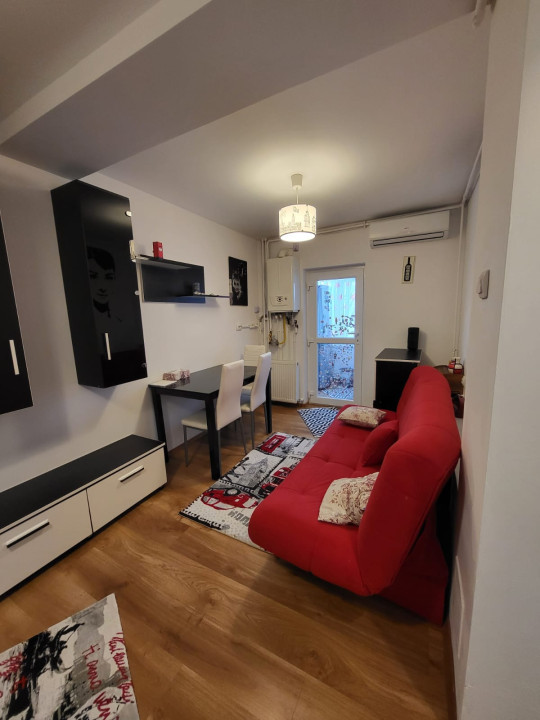 Apartament 3 camere, semidecomandat, 54 mp, zona Liceul Pedagogic