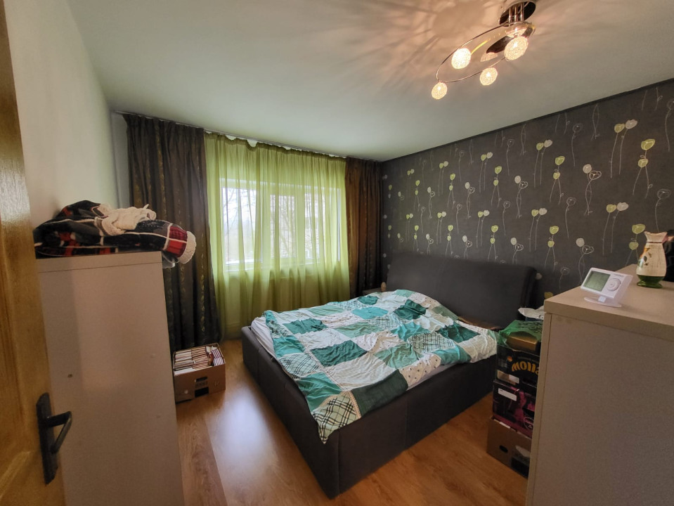 Apartament 3 camere, semidecomandat, 54 mp, zona Liceul Pedagogic