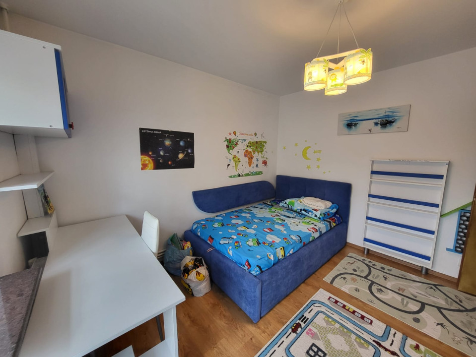 Apartament 3 camere, semidecomandat, 54 mp, zona Liceul Pedagogic